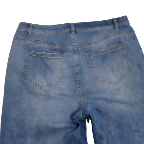 ELOQUII Women’s Asymmetrical Waist Baggy Straight Ankle Denim J… - Picture 12 of 12